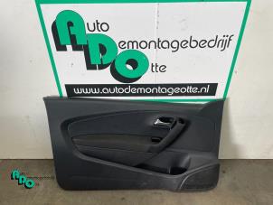 Używane Tapicerka drzwi lewych wersja 2-drzwiowa Volkswagen Polo V (6R) 1.2 TDI 12V BlueMotion Cena € 40,00 Procedura marży oferowane przez Autodemontagebedrijf Otte