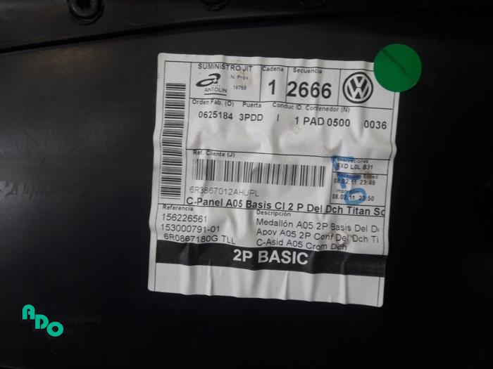 Revêtement portière 2portes droite d'un Volkswagen Polo V (6R) 1.2 TDI 12V BlueMotion 2011