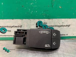 Used Radio remote control Renault Twingo II (CN) 1.5 dCi 90 FAP Price € 15,00 Margin scheme offered by Autodemontagebedrijf Otte
