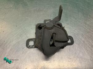 Used Bonnet lock mechanism Fiat Doblo (223A/119) 1.6 16V Price € 10,00 Margin scheme offered by Autodemontagebedrijf Otte