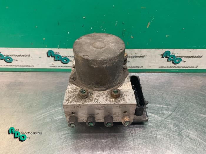 Begagnade ABS-pump Opel Corsa C (F08/68) 1.2 16V Pris € 20,00 Marginaltabell erbjuds av Autodemontagebedrijf Otte