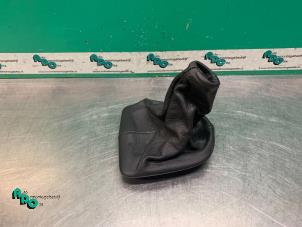 Used Gear stick cover Peugeot 307 (3A/C/D) 1.6 16V Price € 15,00 Margin scheme offered by Autodemontagebedrijf Otte