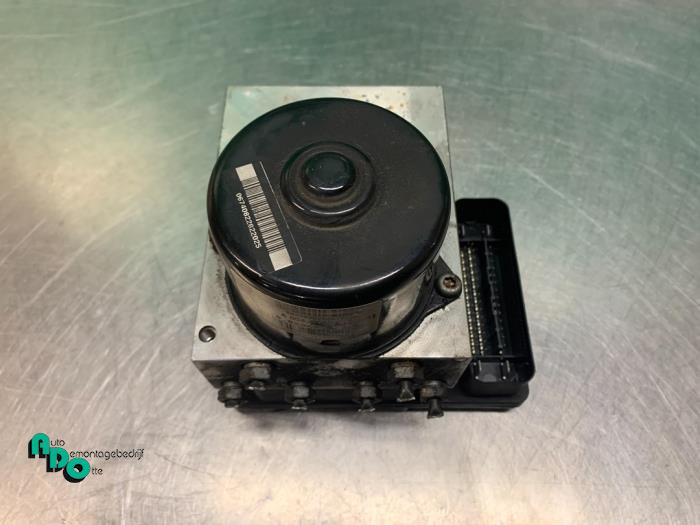 Usagé Pompe ABS Mercedes C Combi (S203) 2.2 C-220 CDI 16V Prix € 80,00 Règlement à la marge proposé par Autodemontagebedrijf Otte