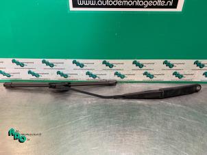 Used Front wiper arm Fiat Punto II (188) 1.2 60 S Price € 15,00 Margin scheme offered by Autodemontagebedrijf Otte