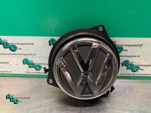 Usados Manija del portón trasero Volkswagen Polo V (6R) 1.2 TDI 12V BlueMotion Precio € 15,00 Norma de margen ofrecido por Autodemontagebedrijf Otte
