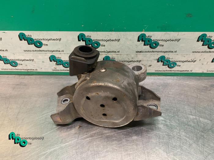 Used Engine mount Opel Corsa D 1.4 16V Twinport Price € 15,00 Margin scheme offered by Autodemontagebedrijf Otte
