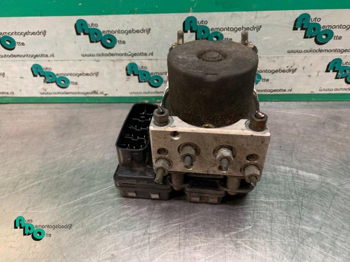 Używane Pompa ABS Daihatsu Cuore (L251/271/276) 1.0 12V DVVT Cena € 35,00 Procedura marży oferowane przez Autodemontagebedrijf Otte