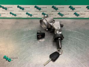 Used Ignition lock + key Opel Corsa D 1.4 16V Twinport Price € 40,00 Margin scheme offered by Autodemontagebedrijf Otte