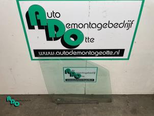 Używane Szyba drzwi prawych przednich wersja 4-drzwiowa Opel Agila (B) 1.2 16V Cena € 35,00 Procedura marży oferowane przez Autodemontagebedrijf Otte