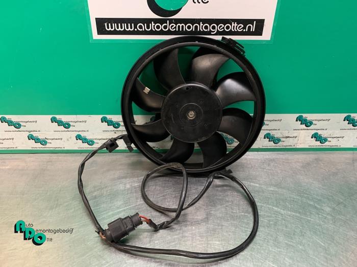 Air conditioning cooling fans from a Audi A4 Avant (B5) 2.4 30V 1999