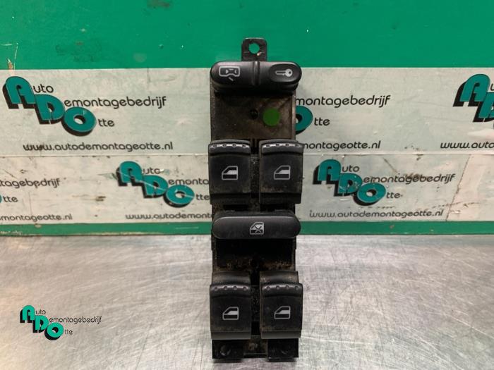Usados Interruptor de ventanilla eléctrica Skoda Fabia (6Y5) 2.0i Precio € 15,00 Norma de margen ofrecido por Autodemontagebedrijf Otte