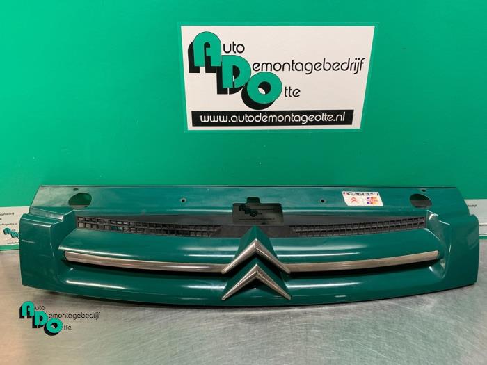 Używane Grill Citroen Berlingo 2.0 HDi Cena € 30,00 Procedura marży oferowane przez Autodemontagebedrijf Otte