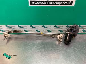 Used Wiper motor + mechanism Daihatsu YRV (M2) 1.3 16V DVVT Price € 30,00 Margin scheme offered by Autodemontagebedrijf Otte