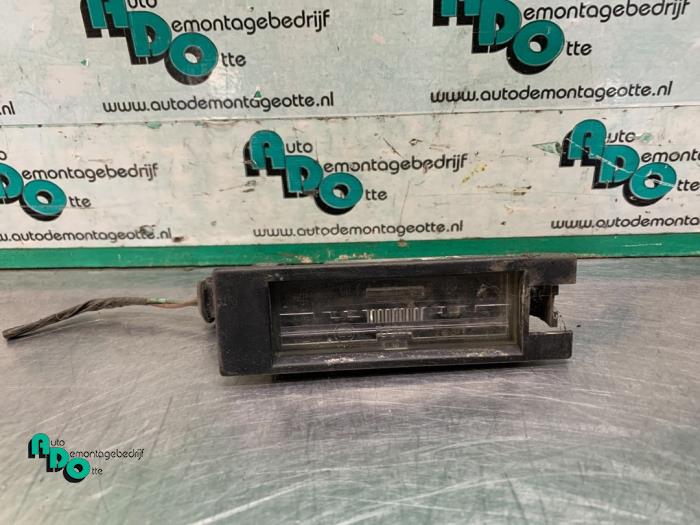 Begagnade Nummerskyltbelysning Opel Astra H (L48) 1.4 16V Twinport Pris € 5,00 Marginaltabell erbjuds av Autodemontagebedrijf Otte