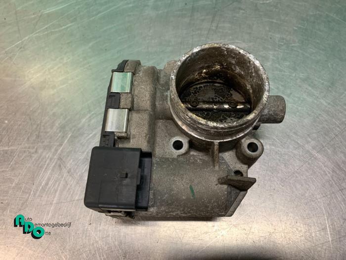 Throttle body from a Peugeot 206 CC (2D) 1.6 16V 2003
