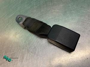 Used Rear seatbelt buckle, left Peugeot 206 CC (2D) 1.6 16V Price € 10,00 Margin scheme offered by Autodemontagebedrijf Otte