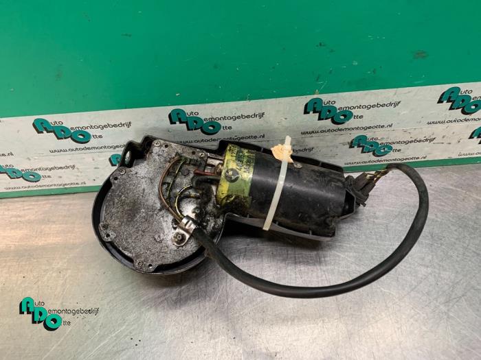 Front wiper motor from a BMW 5-Serie
