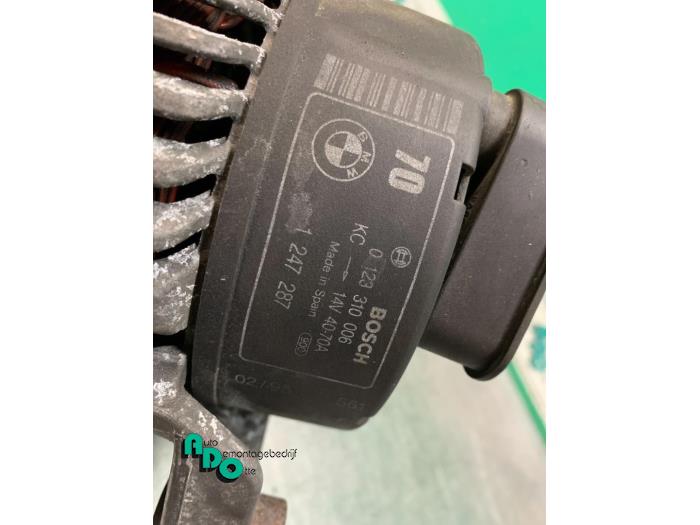 Dynamo van een BMW 3 serie (E36/2) 318iS 1.8 16V 1995