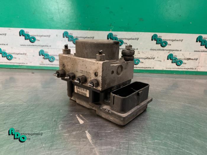 Begagnade ABS-pump Peugeot Bipper (AA) 1.4 HDi Pris € 40,00 Marginaltabell erbjuds av Autodemontagebedrijf Otte