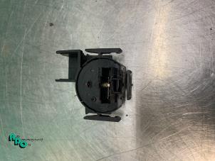 Used Ignition switch Opel Corsa C (F08/68) 1.4 16V Twin Port Price € 10,00 Margin scheme offered by Autodemontagebedrijf Otte