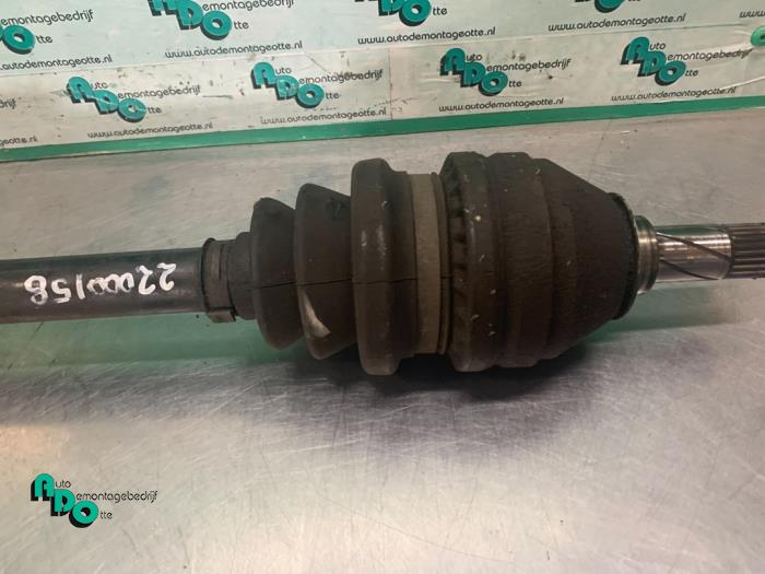 Front drive shaft, right from a Opel Corsa C (F08/68) 1.8 16V GSi 2001