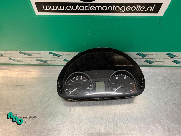 Instrument panel from a Mercedes-Benz Sprinter 3,5t (906.63) 313 CDI 16V 2012