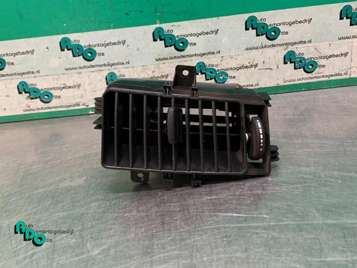 Dashboard vent from a Mercedes-Benz Sprinter 3,5t (906.63) 313 CDI 16V 2012