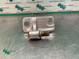 Used Front door hinge, right Mercedes Sprinter 3,5t (906.63) 313 CDI 16V Price € 24,20 Inclusive VAT offered by Autodemontagebedrijf Otte