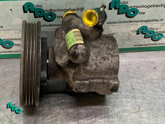 Usagé Pompe de direction Fiat Fiorino (225) 1.3 JTD 16V Multijet Prix € 35,00 Règlement à la marge proposé par Autodemontagebedrijf Otte