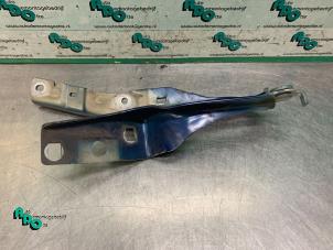 Used Bonnet Hinge Peugeot 308 (4A/C) 1.6 HDiF 16V Price € 10,00 Margin scheme offered by Autodemontagebedrijf Otte