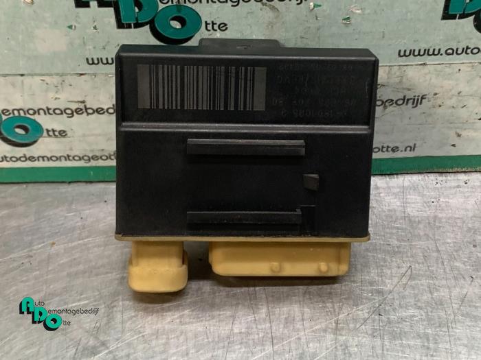 Glow plug relay from a Peugeot 308 (4A/C) 1.6 HDiF 16V 2008