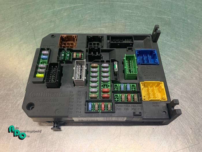 Fuse box Citroen C4 Berline 1.6 16V VTi - 9665878080 CONTINENTAL