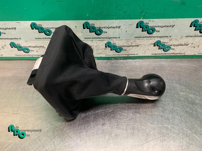 Gear stick cover from a Seat Ibiza ST (6J8) 1.2 TDI Ecomotive 2011