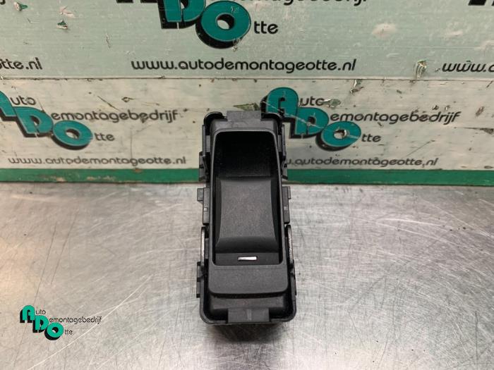 Usados Interruptor de ventanilla eléctrica Dodge Caliber 1.8 16V Precio € 15,00 Norma de margen ofrecido por Autodemontagebedrijf Otte