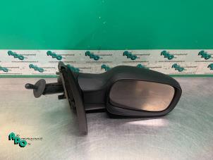 Used Wing mirror, right Renault Clio III (BR/CR) 1.2 16V 65 Price € 15,00 Margin scheme offered by Autodemontagebedrijf Otte