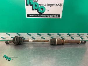 Used Front drive shaft, right Renault Clio III (BR/CR) 1.2 16V 65 Price € 25,00 Margin scheme offered by Autodemontagebedrijf Otte