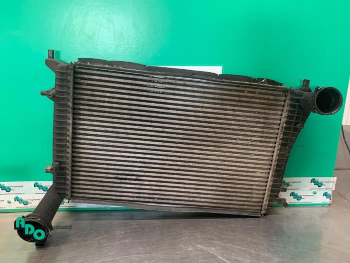 Usados Intercooler Audi A3 Sportback (8PA) 2.0 TDI DPF Precio € 50,00 Norma de margen ofrecido por Autodemontagebedrijf Otte