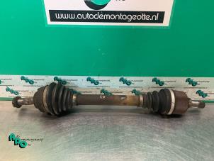 Used Front drive shaft, left Peugeot 308 (4A/C) 1.6 HDiF 16V Price € 20,00 Margin scheme offered by Autodemontagebedrijf Otte