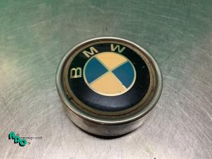 Usados Embellecedor de buje BMW 3 serie (E30/2) Precio € 10,00 Norma de margen ofrecido por Autodemontagebedrijf Otte