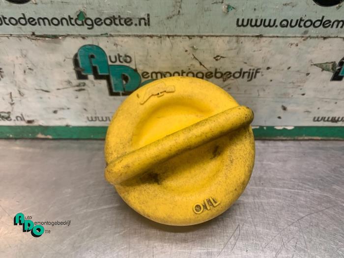 Gebrauchte Ölkappe Fiat Bravo (198A) 1.9 JTD 16V Multijet 150 Preis € 5,00 Margenregelung angeboten von Autodemontagebedrijf Otte