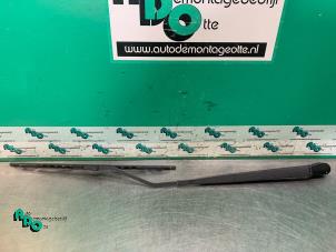 Used Front wiper arm Citroen C2 (JM) 1.4 Price € 15,00 Margin scheme offered by Autodemontagebedrijf Otte