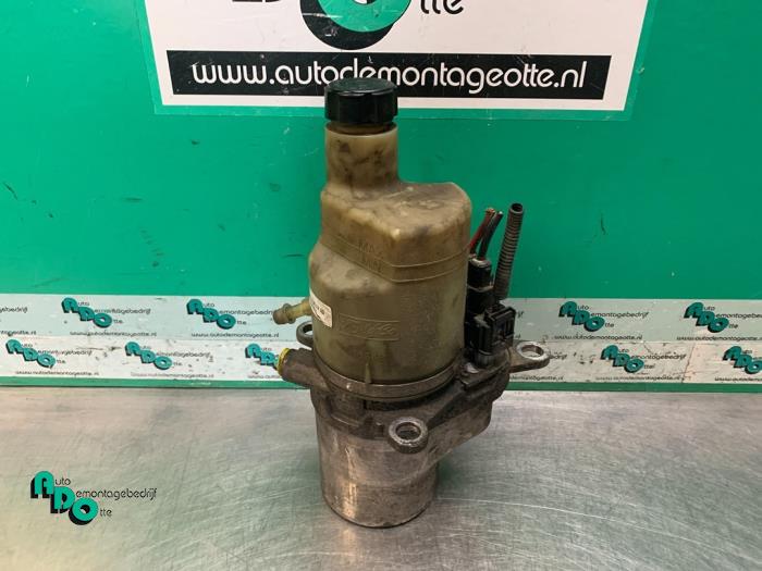 Usagé Pompe de direction Volvo V50 (MW) 2.0 D 16V Prix € 75,00 Règlement à la marge proposé par Autodemontagebedrijf Otte