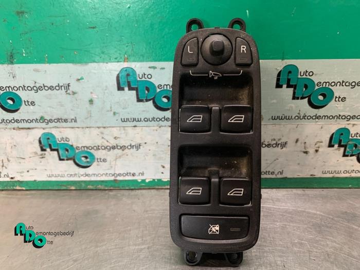 Electric window switch from a Volvo V50 (MW) 2.0 D 16V 2006