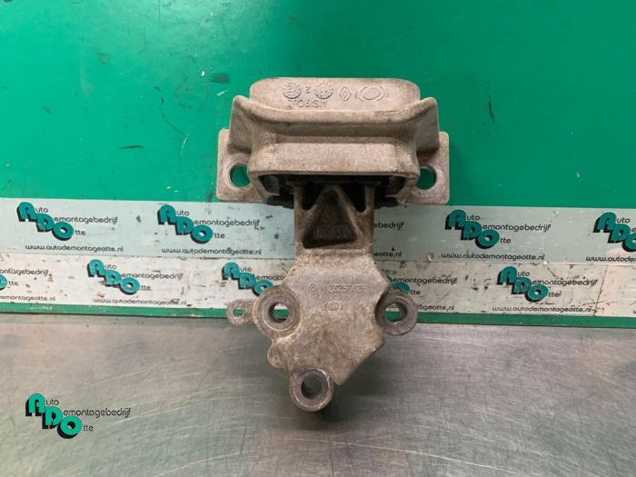 Used Engine mount Renault Twingo II (CN) 1.2 16V Price € 15,00 Margin scheme offered by Autodemontagebedrijf Otte