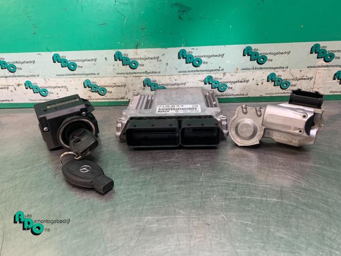 Used Ignition lock + computer Mercedes E Combi (S211) 3.2 E-320 CDI 24V Price € 150,00 Margin scheme offered by Autodemontagebedrijf Otte