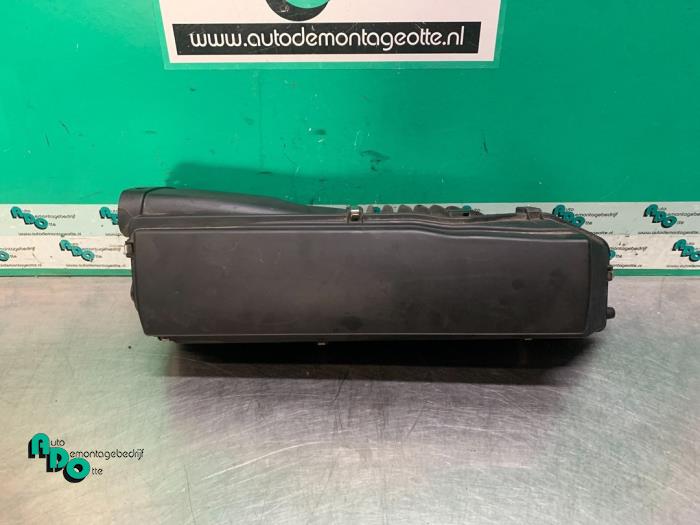 Begagnade Luftfilterhus Mercedes E Combi (S211) 3.2 E-320 CDI 24V Pris € 40,00 Marginaltabell erbjuds av Autodemontagebedrijf Otte