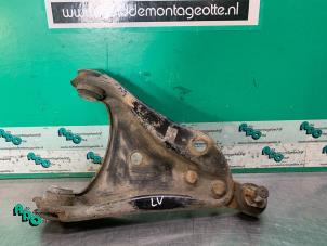 Used Front lower wishbone, left Renault Twingo II (CN) 1.2 16V Price € 25,00 Margin scheme offered by Autodemontagebedrijf Otte