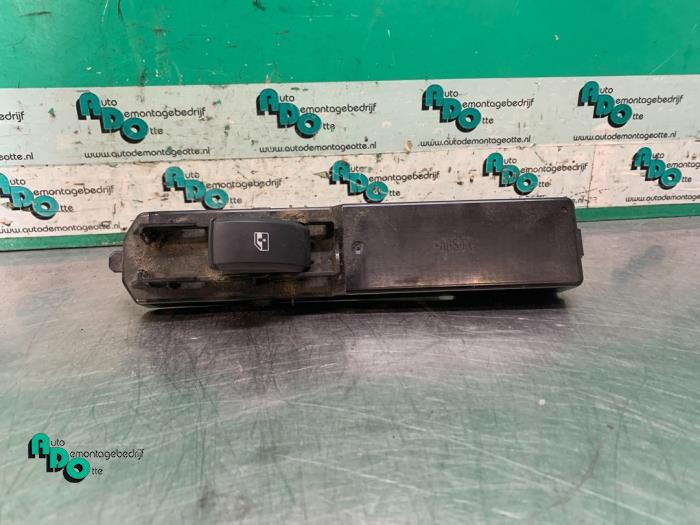 Usados Interruptor de ventanilla eléctrica Saab 9-3 II Sport Sedan (YS3F) 2.0t 16V Precio € 10,00 Norma de margen ofrecido por Autodemontagebedrijf Otte