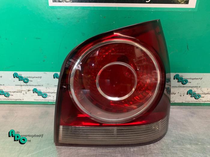 Taillight, right Volkswagen Polo IV 1.4 16V 75 - 6Q6945258F HELLA