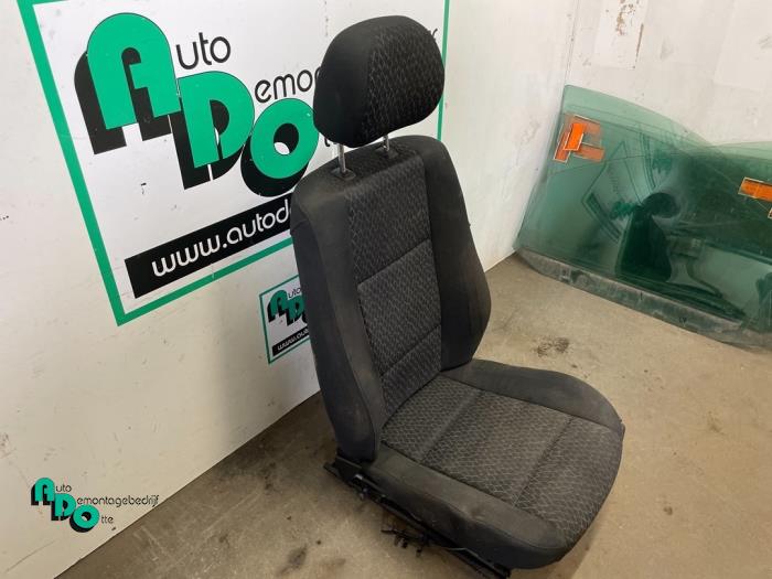 Seat, left from a BMW 3 serie Compact (E46/5) 316ti 16V 2001